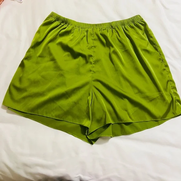 Daily Drills Green Women's Shorts - Picture 2 of 3
